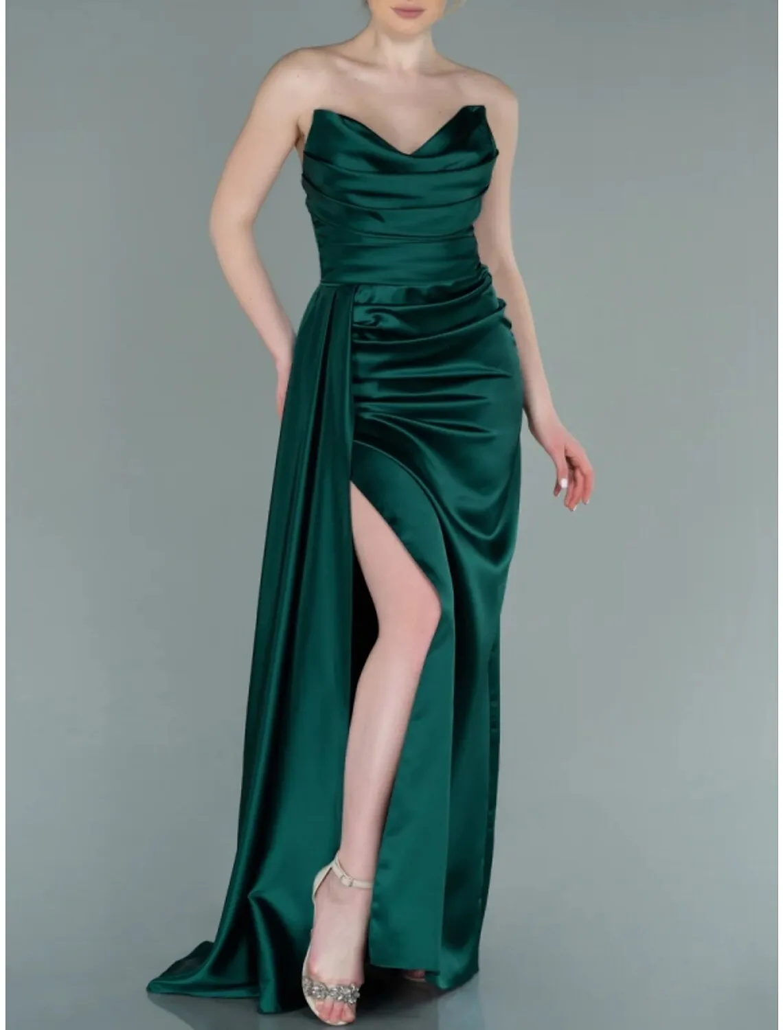 A-Line Evening Gown Elegant Dress Formal Sweep / Brush Train Sleeveless Strapless Satin with Pleats Ruched Slit