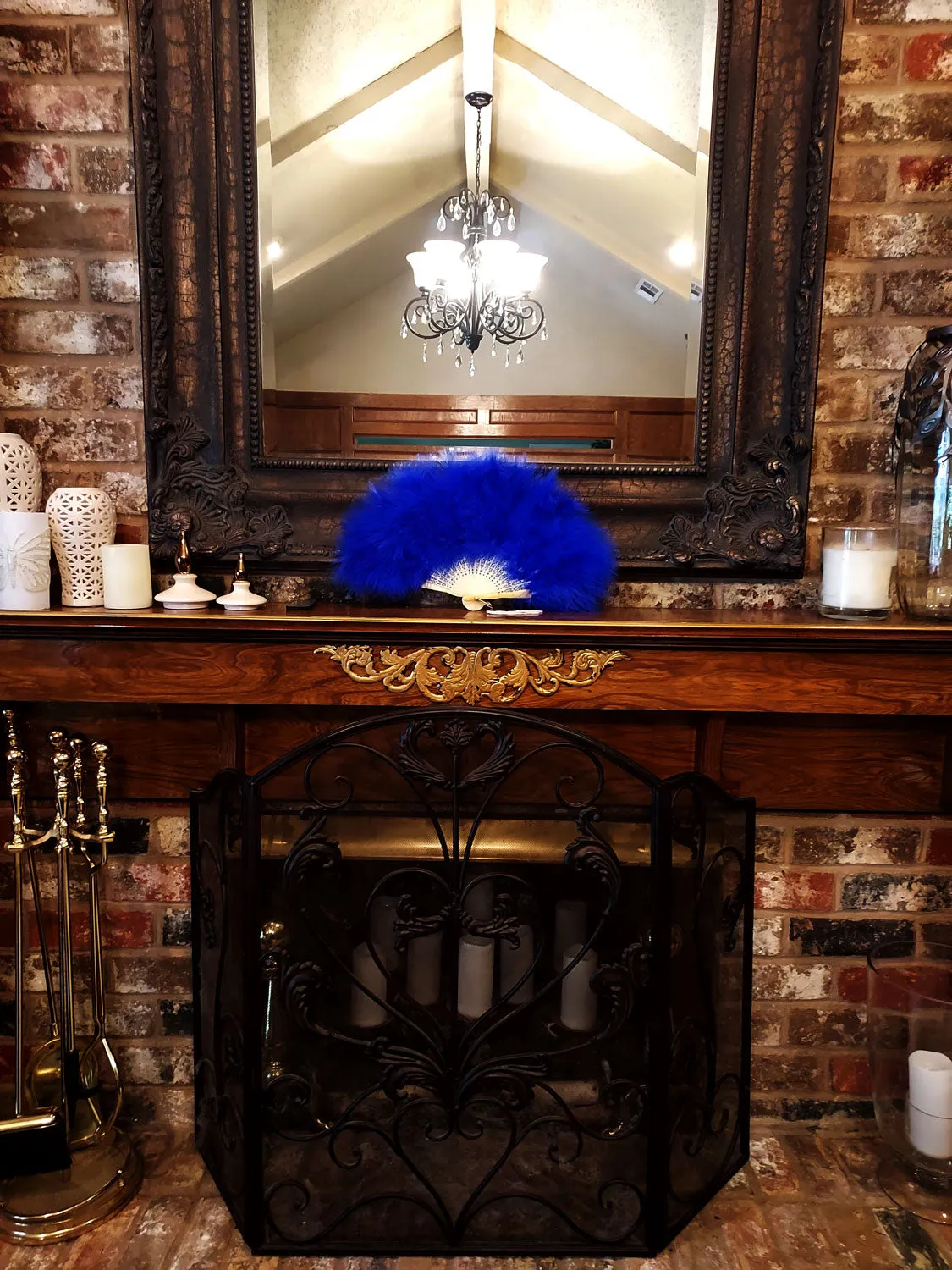 GORGEOUS VINTAGE HAND ROYAL BLUE MARABOU FAN FOLD UP PIERCED STAVES - FOLDING HAND FAN