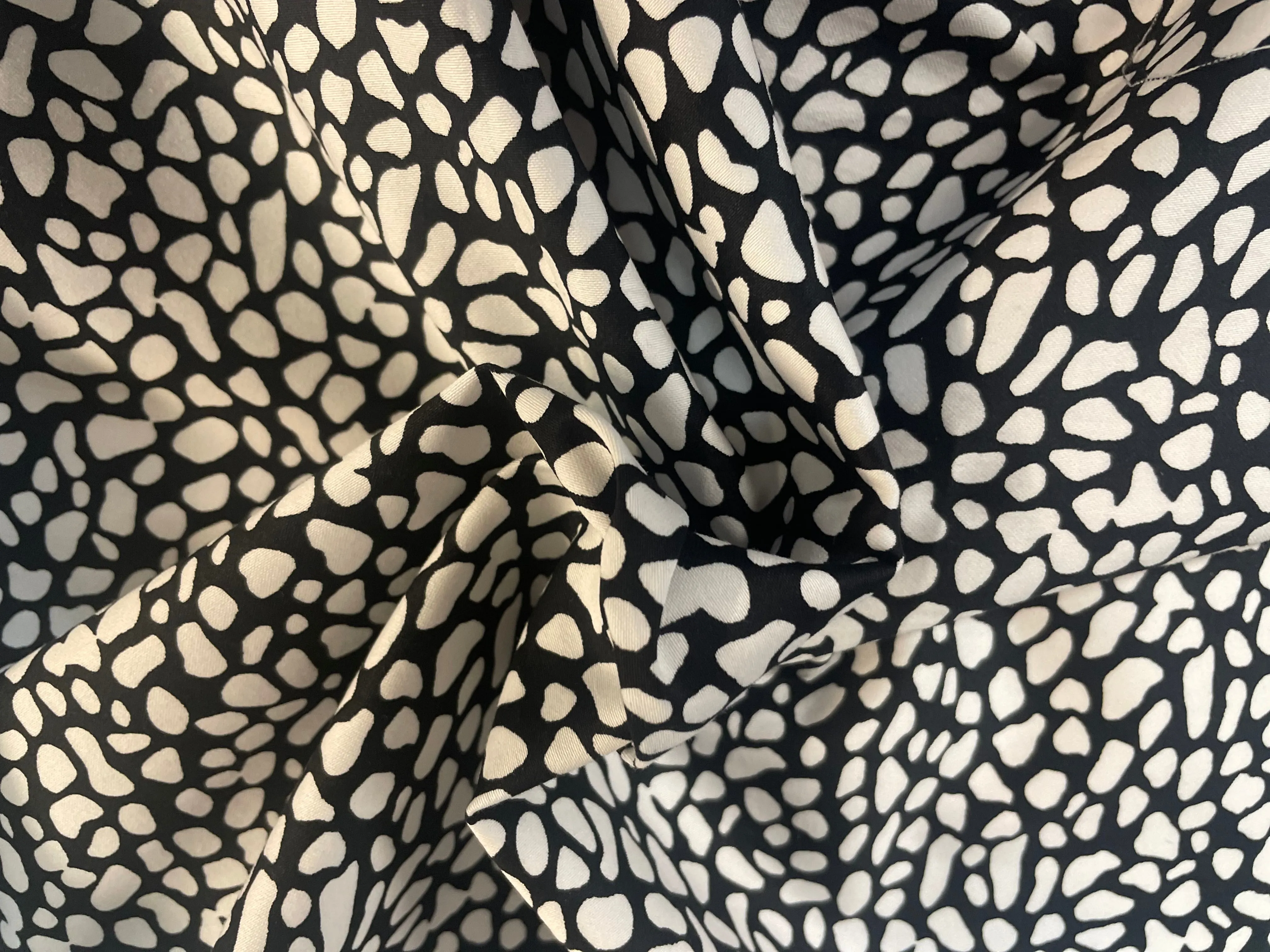 Italian Pebble Printed Cotton Sateen - Black & White